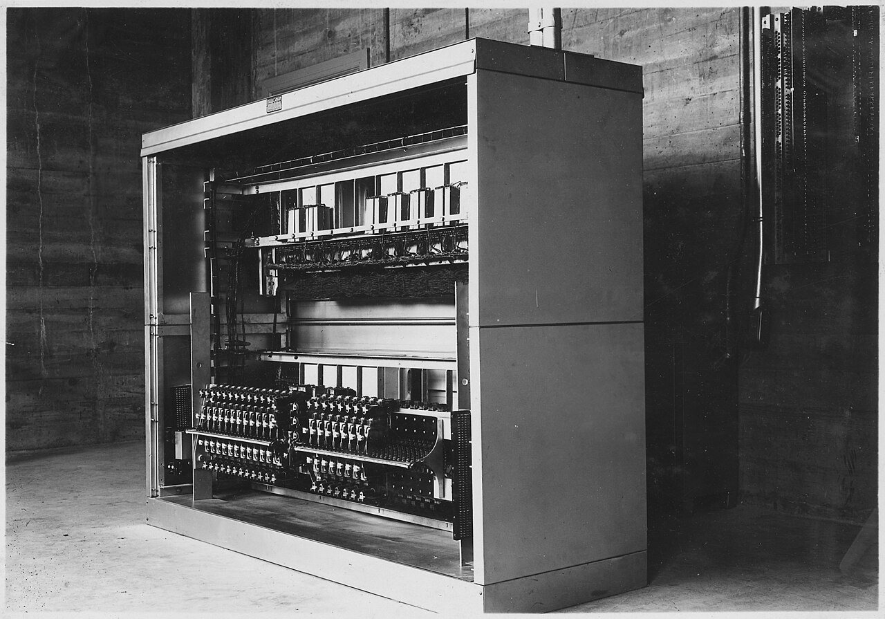 Fiber to the Home and Fiber to the Cabinet: The Difference That Decides Your Speed
